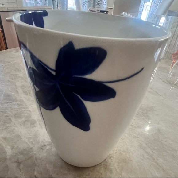 TIFFANY AND CO VINES HANDPAINTED IN JAPAN ON FINE WHITE PORCELAIN. - Picture 2 of 9